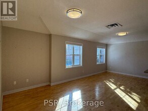 6 Sutherland Dr in Toronto, ON - Building Photo - Building Photo