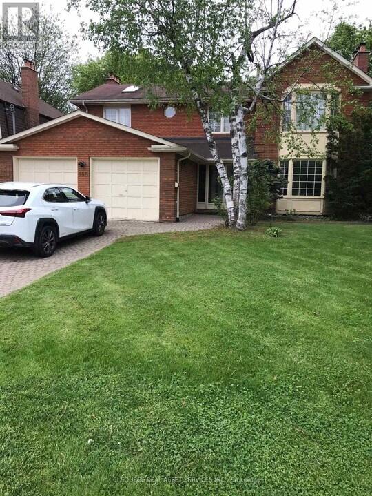 155 Highland Crescent in Toronto, ON - Building Photo