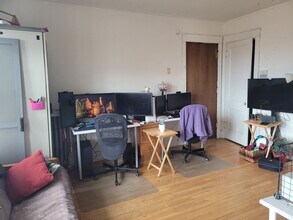 719 Knapp in Milwaukee, WI - Building Photo - Interior Photo