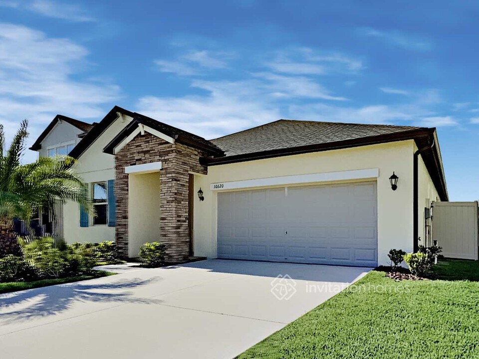 10620 Bahama Woodstar Ct in Riverview, FL - Foto de edificio