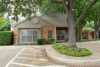 Parkford Oaks Apartments in Dallas, TX - Foto de edificio - Building Photo