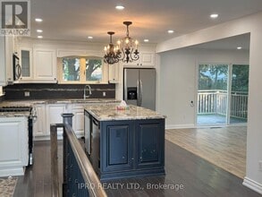 132 Don Mor Dr in Newmarket, ON - Building Photo - Building Photo