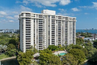 Towers of Quayside I in Miami, FL - Building Photo - Building Photo