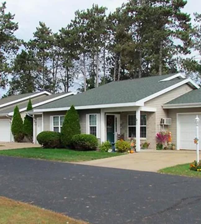 Whitetail Run in Plover, WI - Building Photo