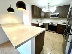 902 SW 126th Ave in Miami, FL - Building Photo - Building Photo