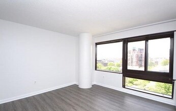 127 Greyrock Plz, Unit 902 in Stamford, CT - Foto de edificio - Building Photo