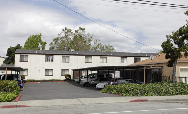 Leandro Greens Apartments in San Leandro, CA - Foto de edificio - Building Photo