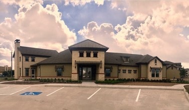 The Oaks at Baywood in Pasadena, TX - Building Photo - Building Photo