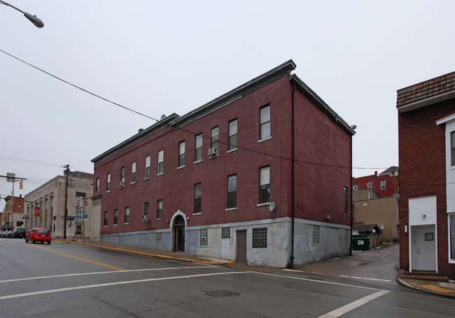 570-572 Miller Ave in Clairton, PA - Building Photo - Building Photo