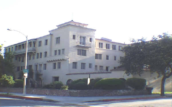 Villa Raymond-Old in Pasadena, CA - Foto de edificio - Building Photo