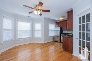 628 W Roscoe St, Unit 3,100 in Chicago, IL - Building Photo