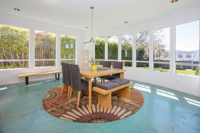 747 Tiburon Blvd in Tiburon, CA - Building Photo - Building Photo