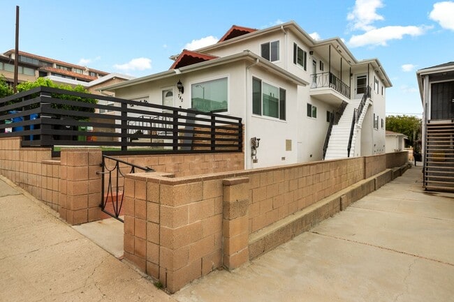 property at 740 W 27th St