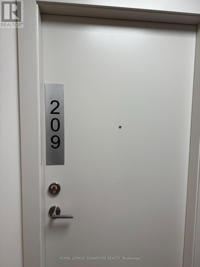 3655 Kingston Rd in Toronto, ON - Building Photo - Building Photo