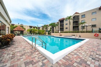 10401 W Broward Blvd in Plantation, FL - Building Photo - Building Photo