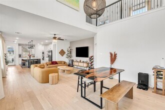 516 Ahern Ct in Liberty Hill, TX - Foto de edificio - Building Photo