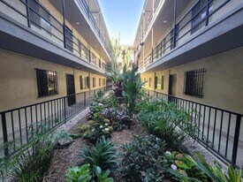 1841 S. Manhattan Pl in Los Angeles, CA - Building Photo