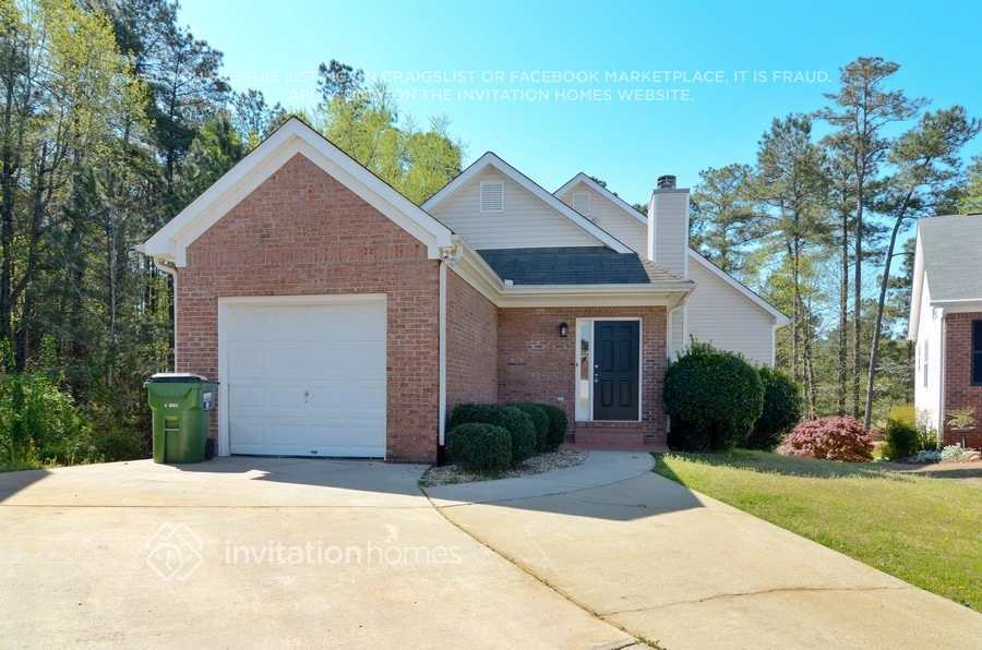 129 Greentree Dr in Newnan, GA - Building Photo