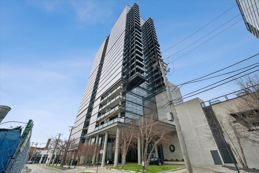 860 W Blackhawk St in Chicago, IL - Building Photo