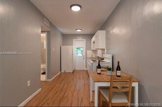 75 Washington Ave in Miami Beach, FL - Building Photo - Building Photo