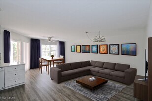 441 Quail Forest Blvd in Naples, FL - Building Photo