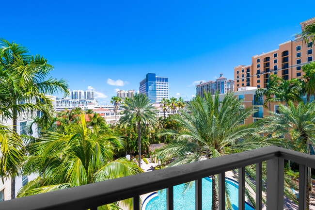 property at 720 S Sapodilla Ave