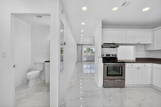 105 Lake Irene Dr in West Palm Beach, FL - Building Photo - Building Photo