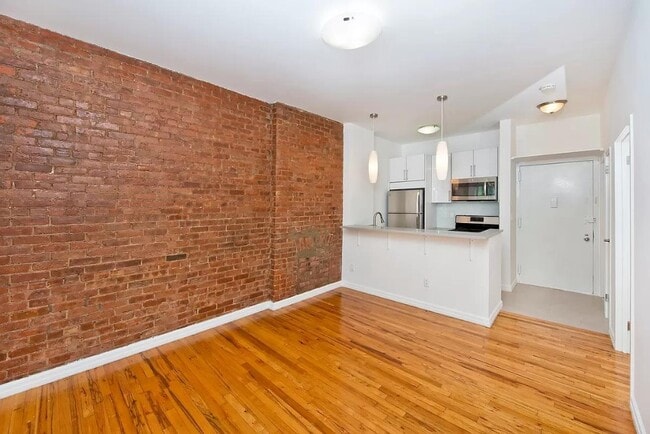 130 Barrow St in New York, NY - Building Photo - Building Photo