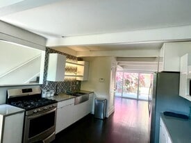 4040 Grand View Blvd, Unit 86 in Los Angeles, CA - Building Photo