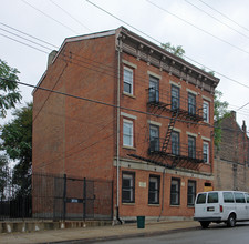 2037-2039 Elm St in Cincinnati, OH - Building Photo - Building Photo