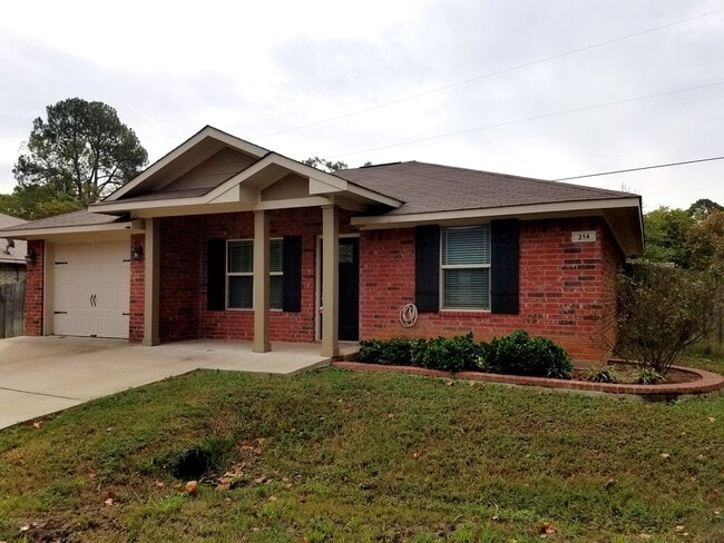 314 Mallory St in Lindale, TX - Building Photo - Building Photo