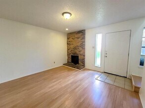 4928 Diaz Ave in Fort Worth, TX - Foto de edificio - Building Photo