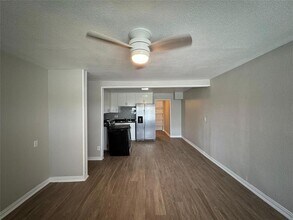 101 S Lockhart St in Manor, TX - Building Photo - Building Photo