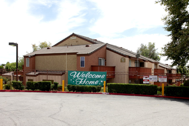 Verano Terrace Apartments in Moreno Valley, CA - Foto de edificio - Building Photo