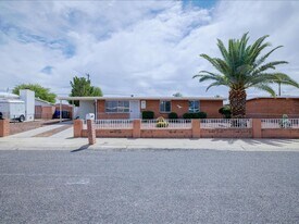 6158 E 31st St in Tucson, AZ - Building Photo
