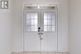 74 Davenfield Cir in Brampton, ON - Building Photo - Building Photo