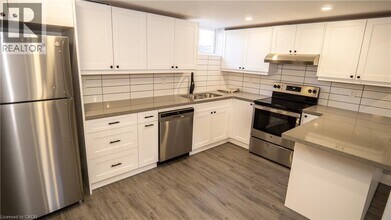5 Woodelm Dr in St Catharines, ON - Building Photo - Building Photo