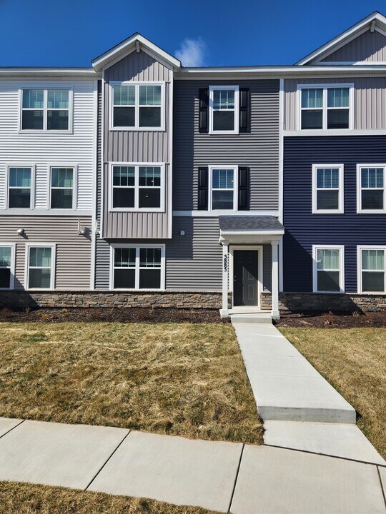 5885 156th St W in Apple Valley, MN - Building Photo