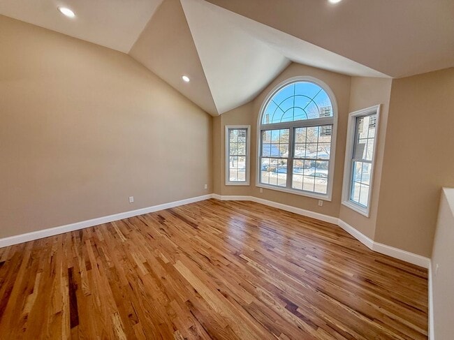 230 Clark St in Brentwood, NY - Foto de edificio - Building Photo