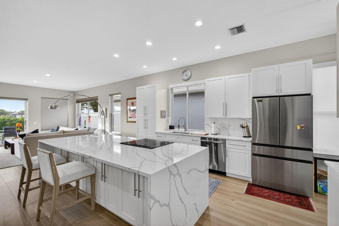 945 Bear Island Cir in West Palm Beach, FL - Building Photo