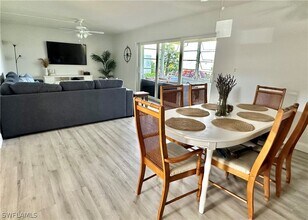 209 Palm Dr in Naples, FL - Foto de edificio - Building Photo