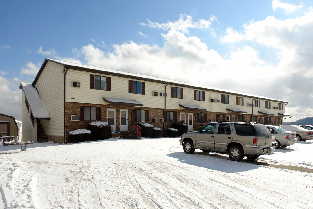 Sierra Apartments in Marietta, OH - Building Photo