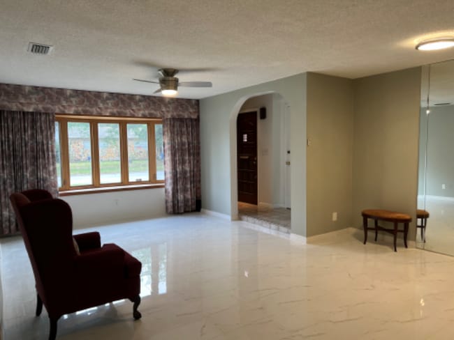 538 85th Ave N in St. Petersburg, FL - Foto de edificio - Building Photo