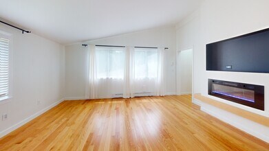 10 Herster Dr in East Lyme, CT - Building Photo - Building Photo