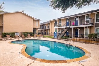 North Creek in Dallas, TX - Building Photo - Building Photo