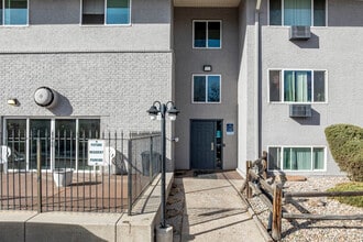 Aspen Bluff in Colorado Springs, CO - Building Photo - Building Photo