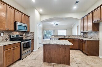 9056 Crestview Dr in Denton, TX - Building Photo - Building Photo