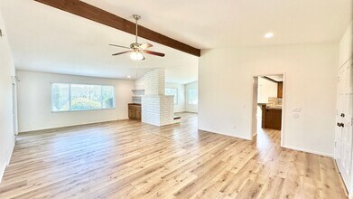346 Spanish Spur in Fallbrook, CA - Building Photo - Building Photo