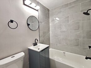 7108 Oxford Ave in Philadelphia, PA - Building Photo - Building Photo