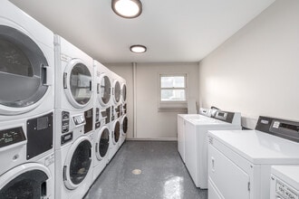Hartford Mills Apartments in New York Mills, NY - Foto de edificio - Interior Photo